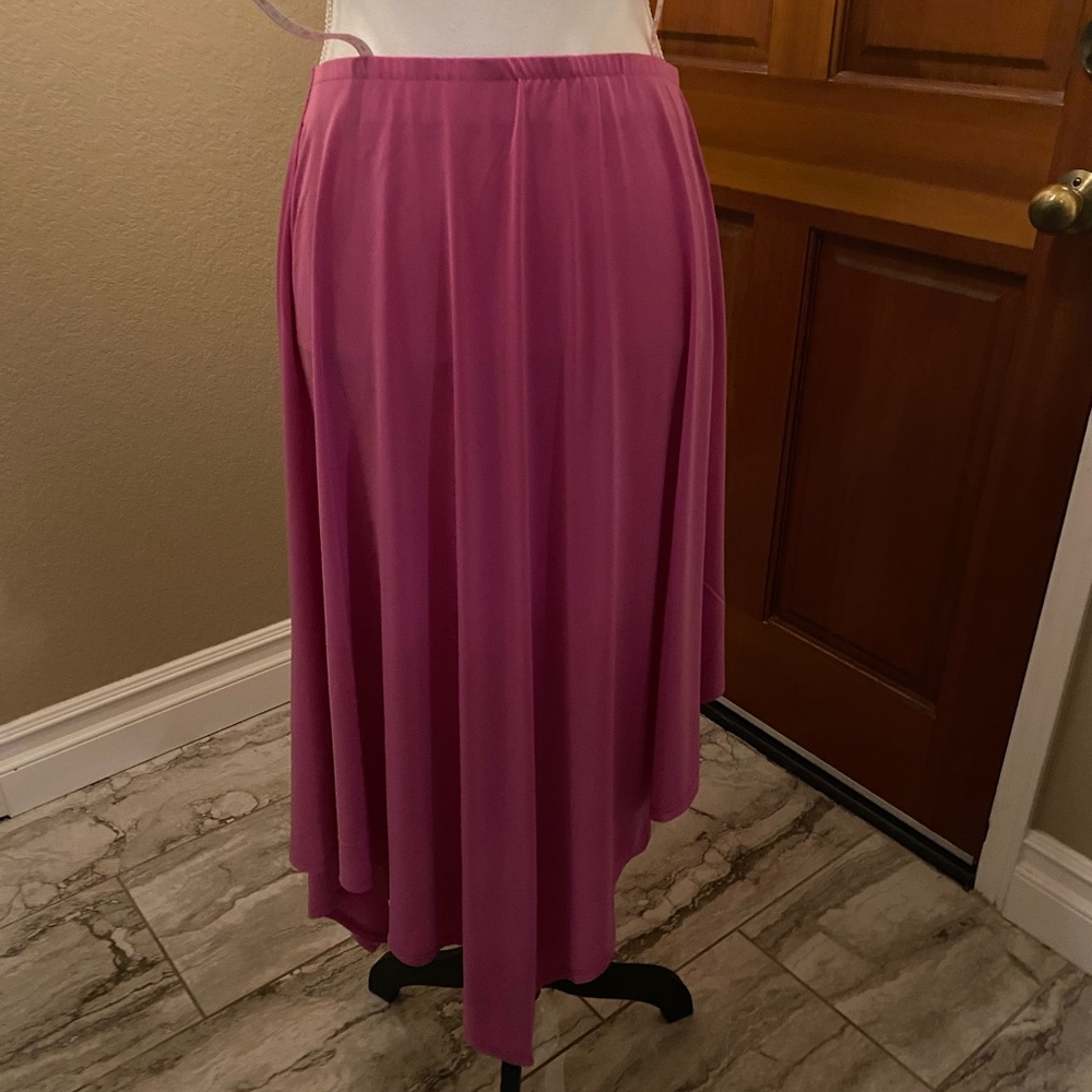 NWT David by David Meister soft Flowing Skirt with Center Point Front & Back XL